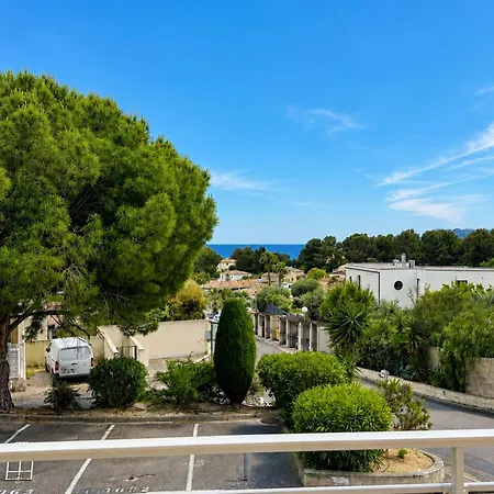 Avec Terrasse Et Petite Vue A Apartmán La Ciotat