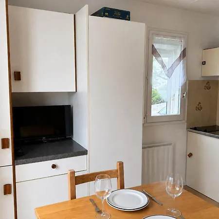 Avec Terrasse Et Petite Vue A Apartmán La Ciotat