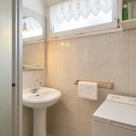 Avec Terrasse Et Petite Vue A Apartmán La Ciotat